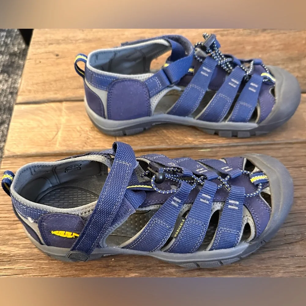 NWOT KIDS KEEN WATER SHOE SANDALS - SIZE 6 YOUTHS BIG BOYS